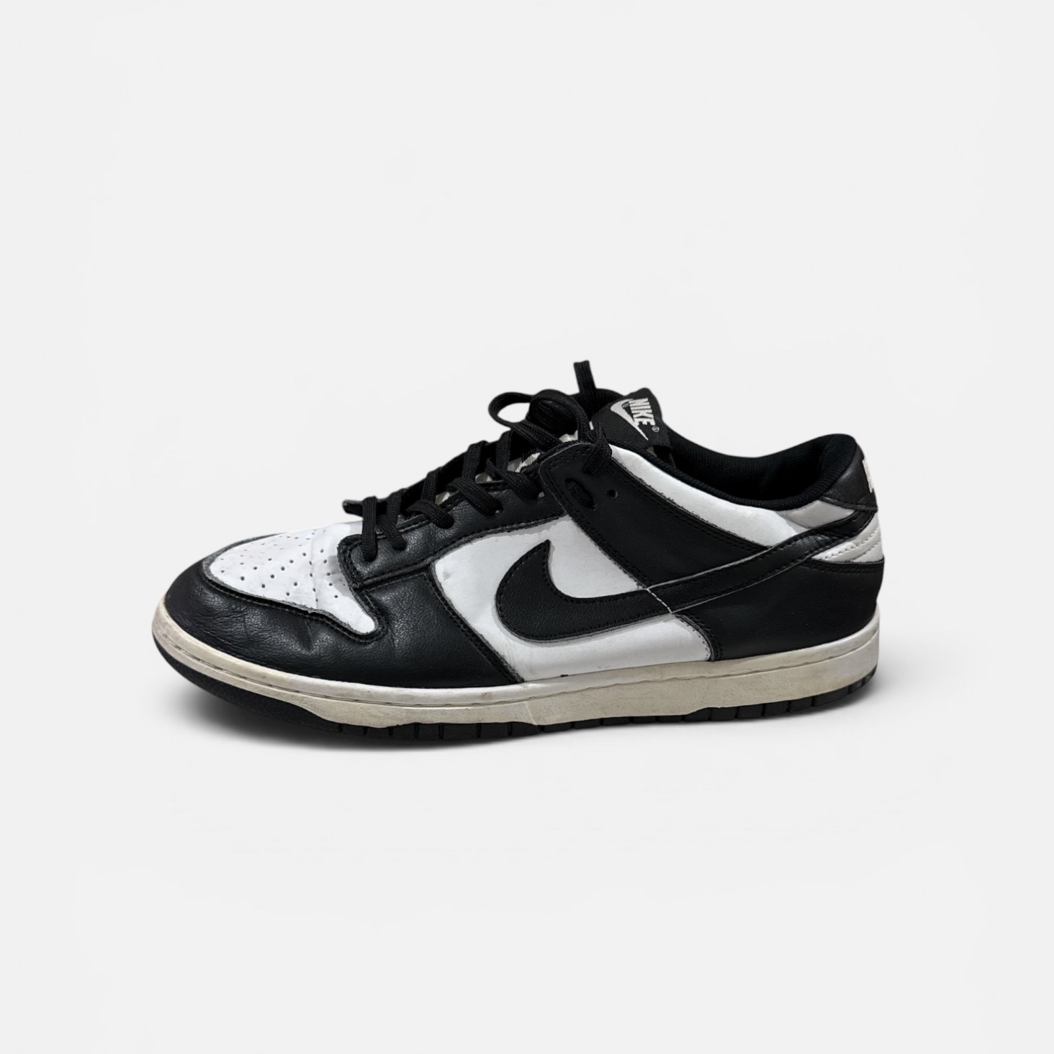 Nike Dunk Low “Panda” / Pre-Owned